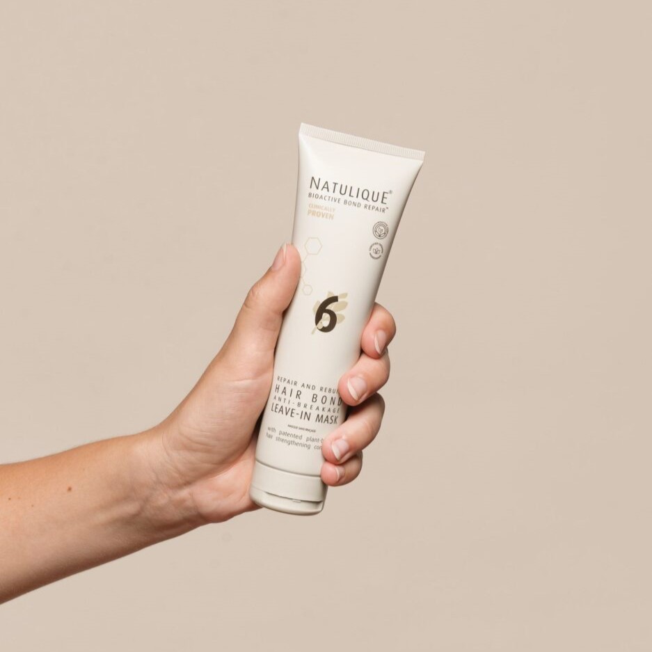 NATULIQUE BIOACTIVE BOND REPAIR ANTI BREAKAGE LEAVE IN MASK IN HAND 4x5 min scaled 1 937x1171 1