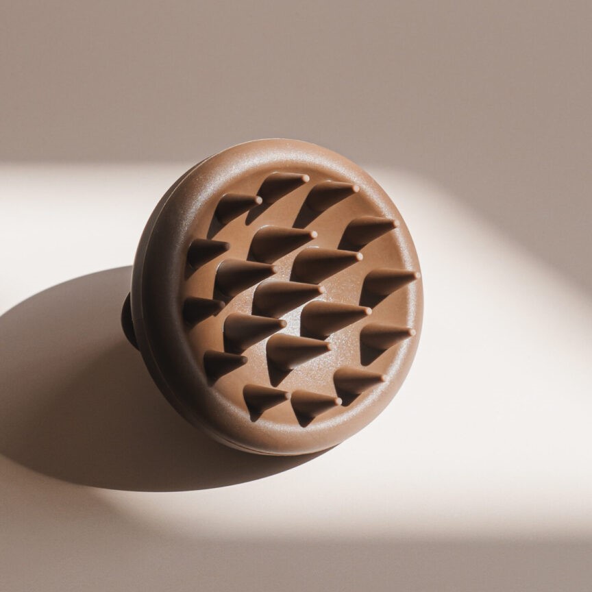 NATULIQUE SCALP BRUSH IN WINDOW SHADOW 9x16 1 scaled 1 864x1536 1